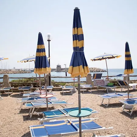 شقة فندقية Baia Del Sole شيفيتافيكْيا